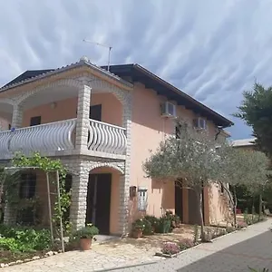 Katica Apartman Vir